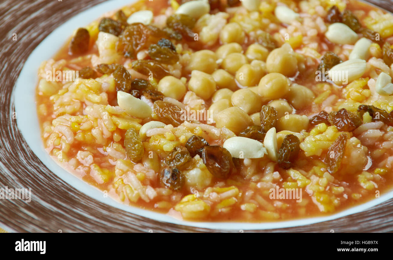 Le riz égyptien avec les écrous et les raisins secs : Ruz bil khalta Banque D'Images Le riz égyptien avec les écrous et les raisins secs : Ruz bil khalta Banque D'Images