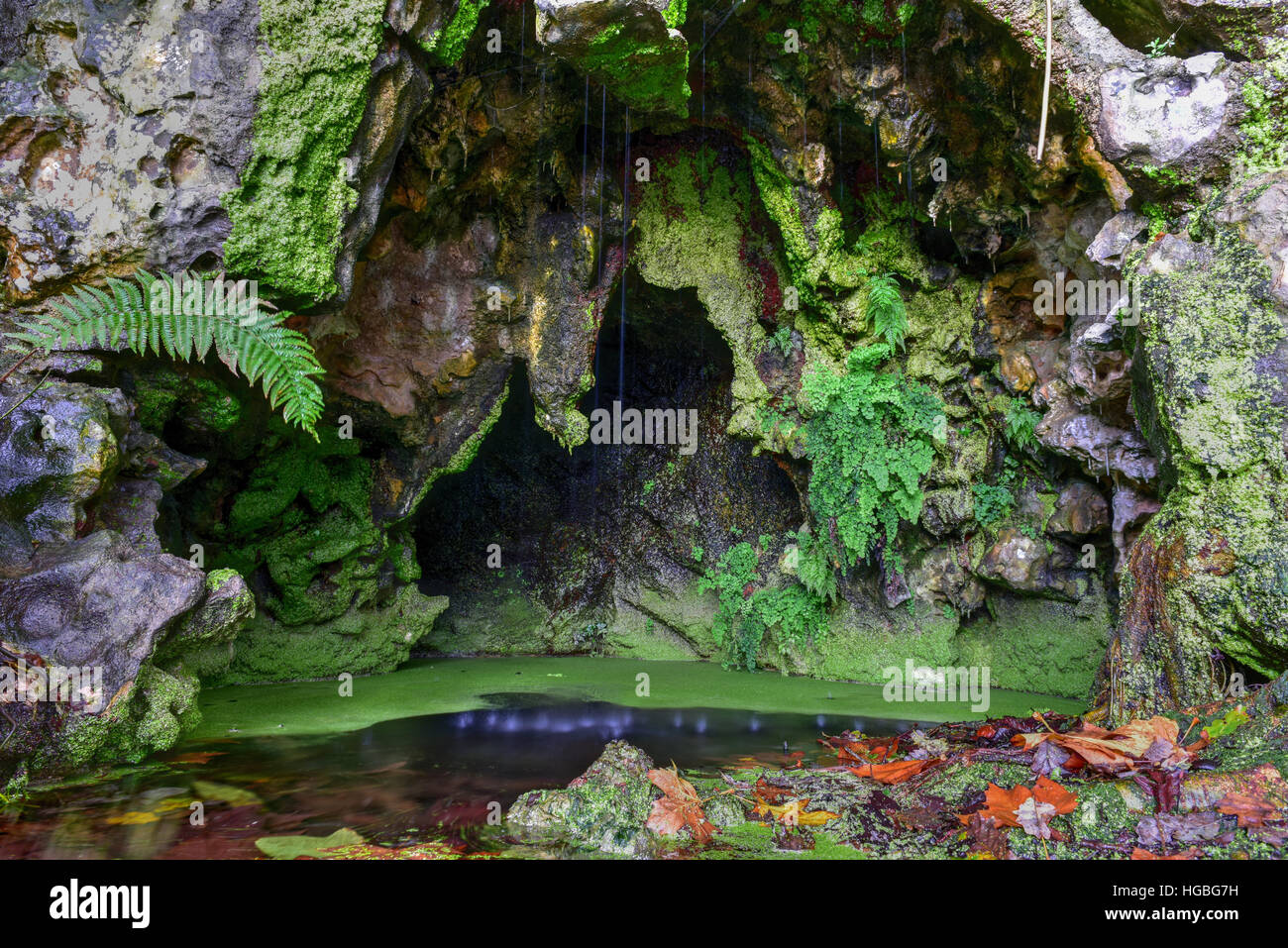 Palace Quinta da Regaleira est un domaine situé à proximité du centre historique de Sintra, Portugal. Il est classé comme site du patrimoine mondial par l'UNESCO avec Banque D'Images