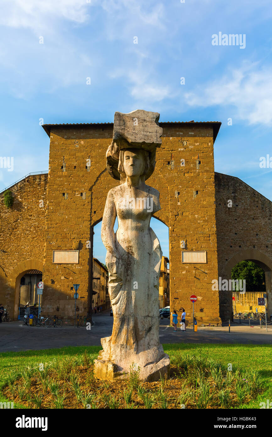 Statue en face de la Piazzale di Porta Romana à Florence, Italie Banque D'Images