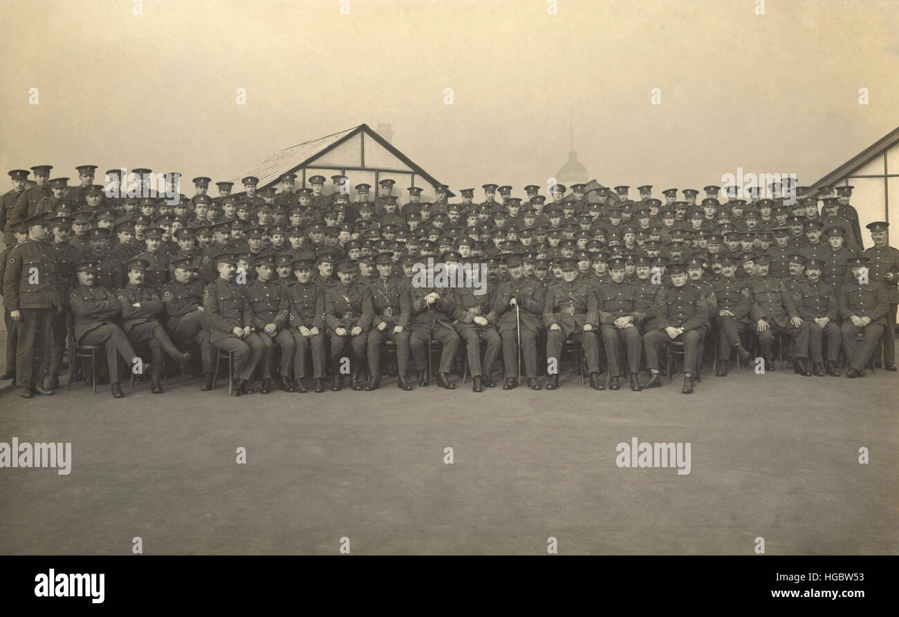 Les officiers militaires sur le toit de l'hôpital militaire de King George, Londres, Angleterre, 1915. Banque D'Images