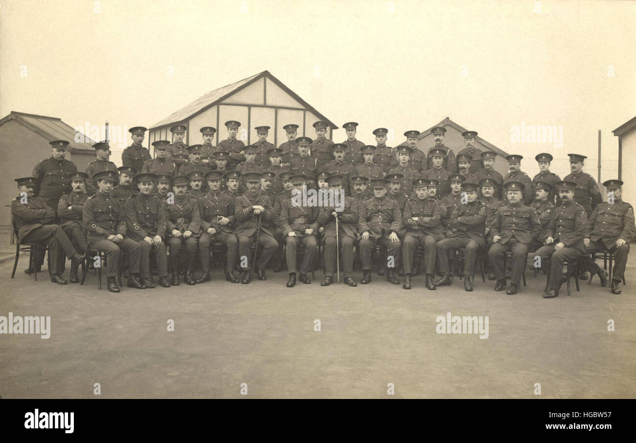 Les officiers militaires sur le toit de l'hôpital militaire de King George, Londres, Angleterre, 1915. Banque D'Images