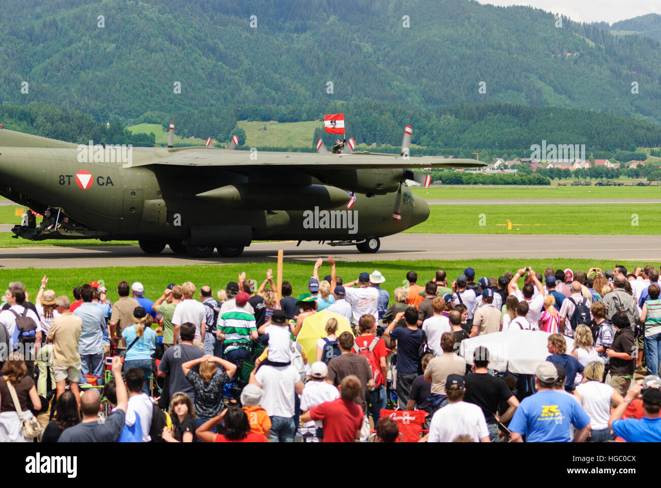 Zeltweg : Airshow Air Power 09 ; Lockheed C-130 Hercules de l'armée autrichienne après l'atterrissage, Murtal, Steiermark, Styrie, Autriche Banque D'Images