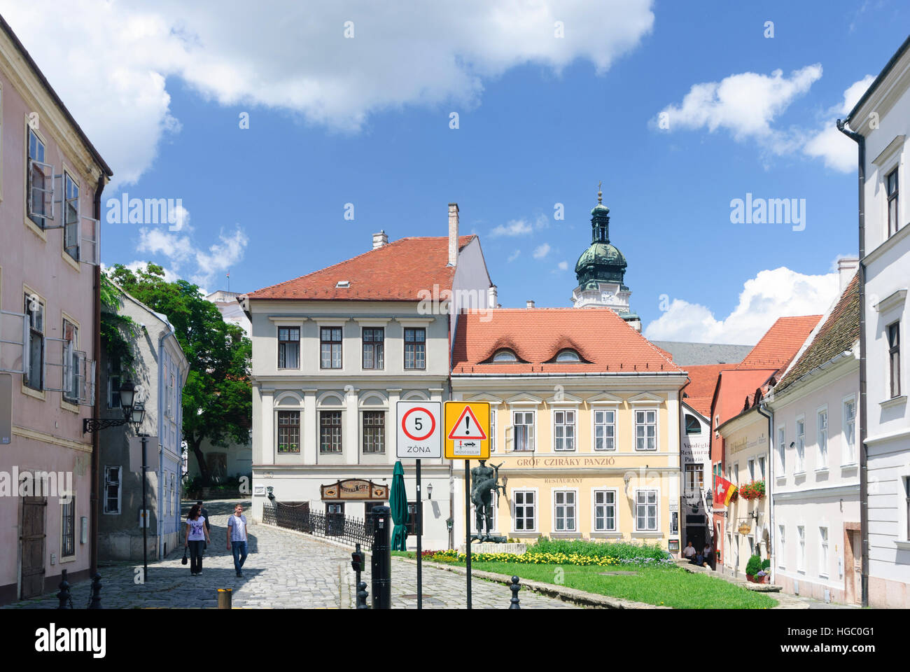 Györ (Raab) : la vieille ville avec la cathédrale, chère femme , Györ-Moson-Sopron, Hongrie Banque D'Images