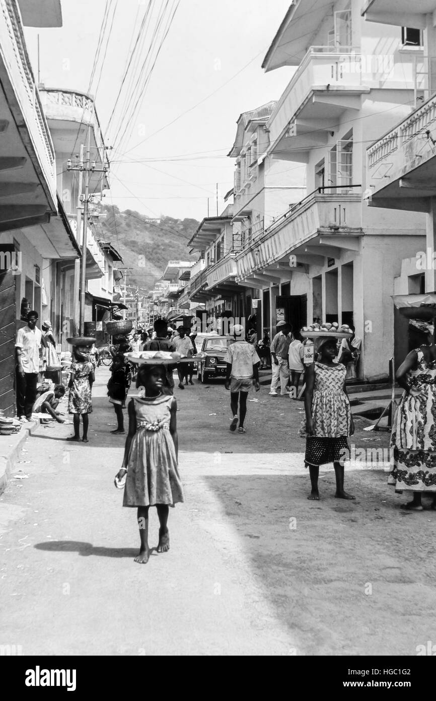 Les vendeurs d'Orange dans le quartier commercial libanais de Freetown, Sierra Leone, en 1962. Banque D'Images