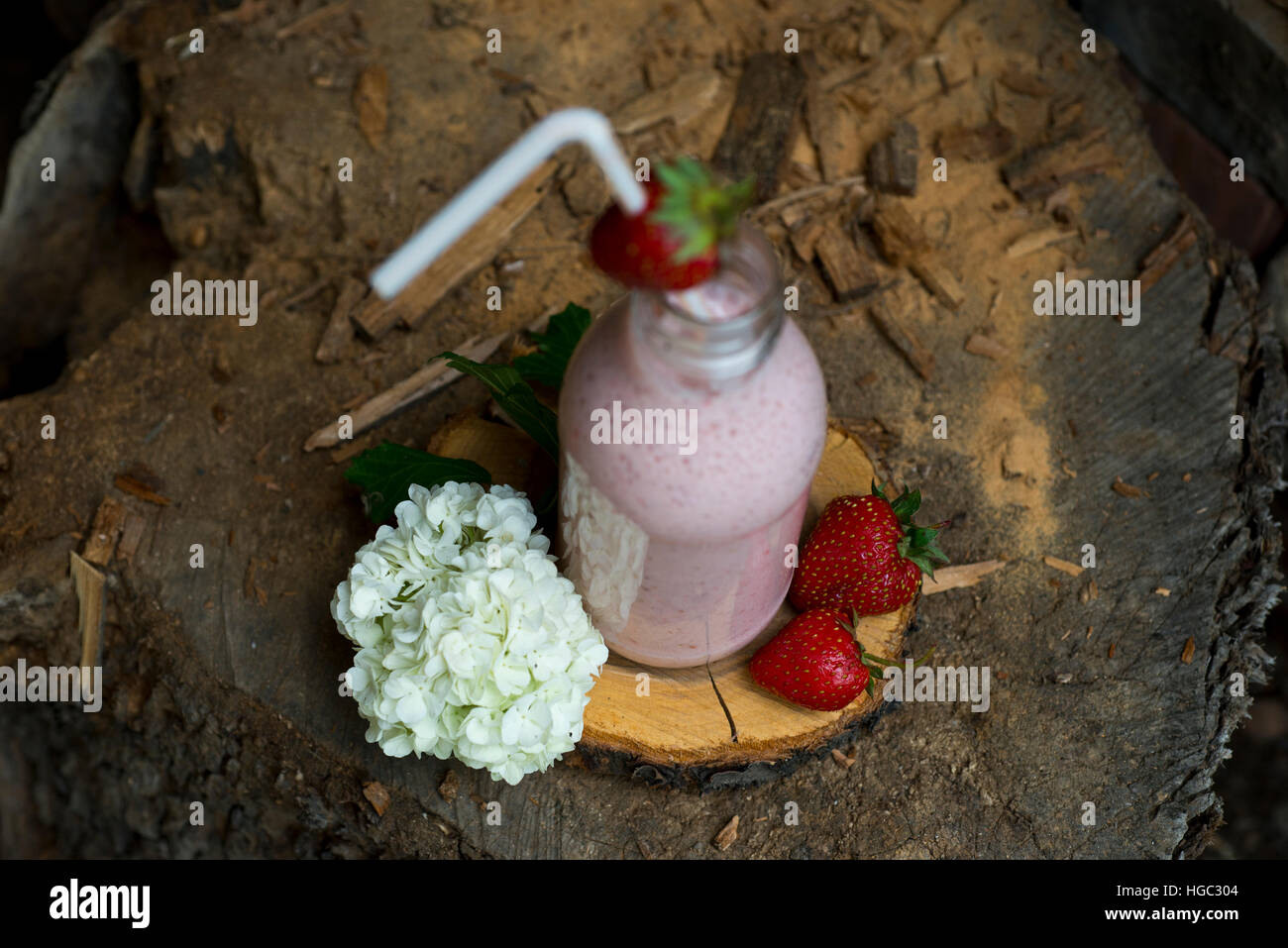 Style rustique strawberry milkshake Banque D'Images