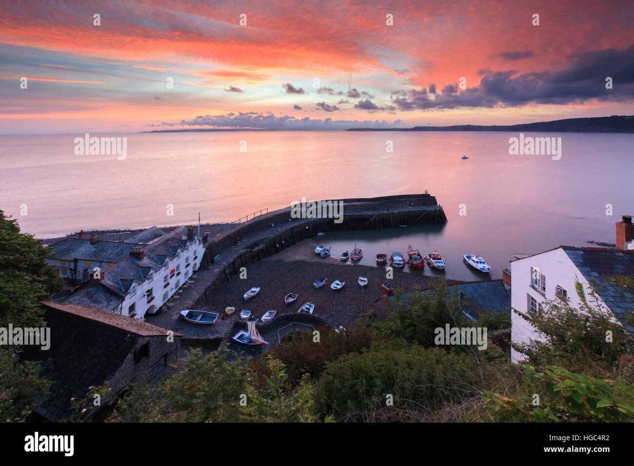 Port de Clovelly dans le Nord du Devon capturé au lever du soleil. Banque D'Images