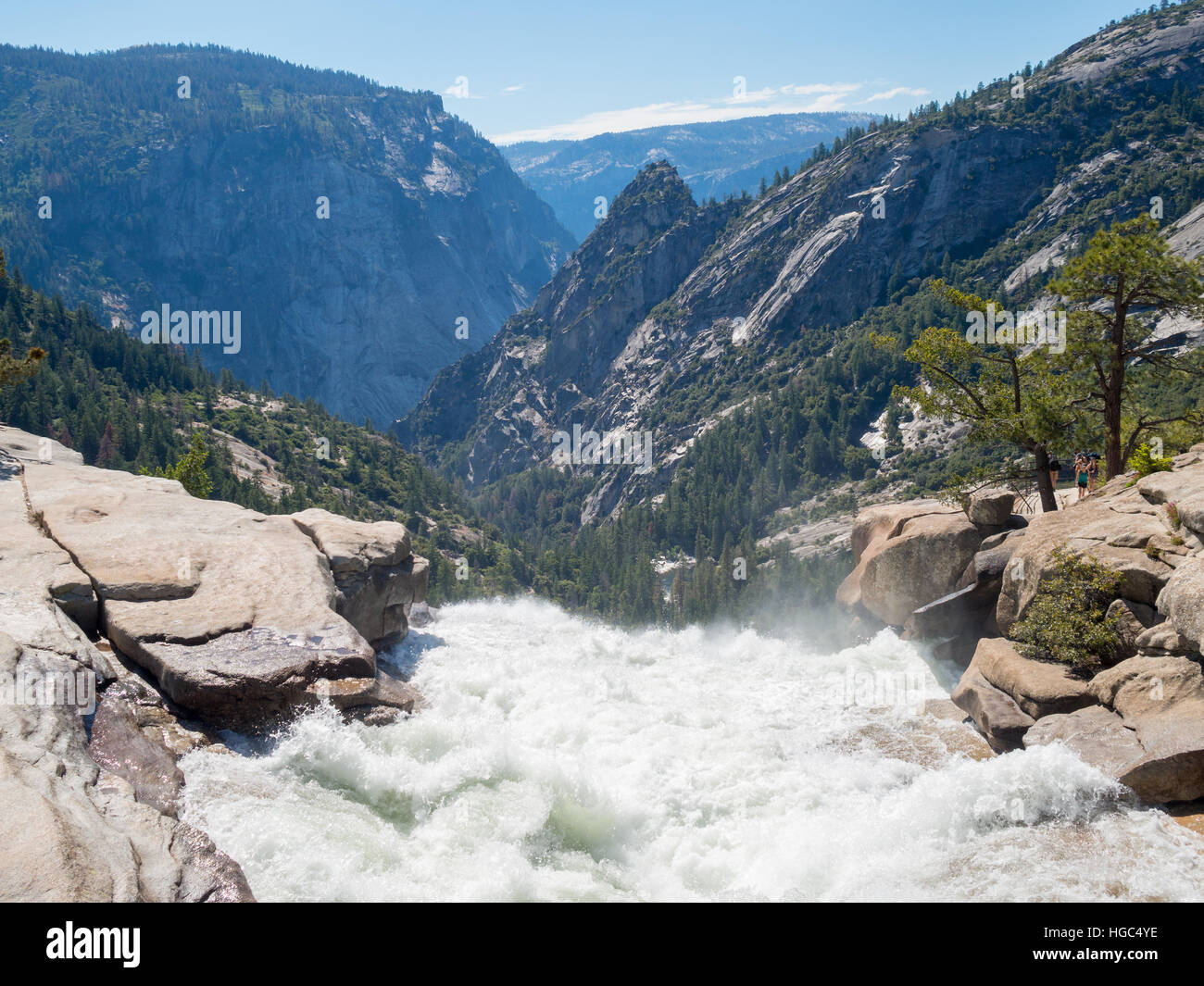 La Vallée Yosemite depuis le haut de sentier en boucle haute Sierra Banque D'Images