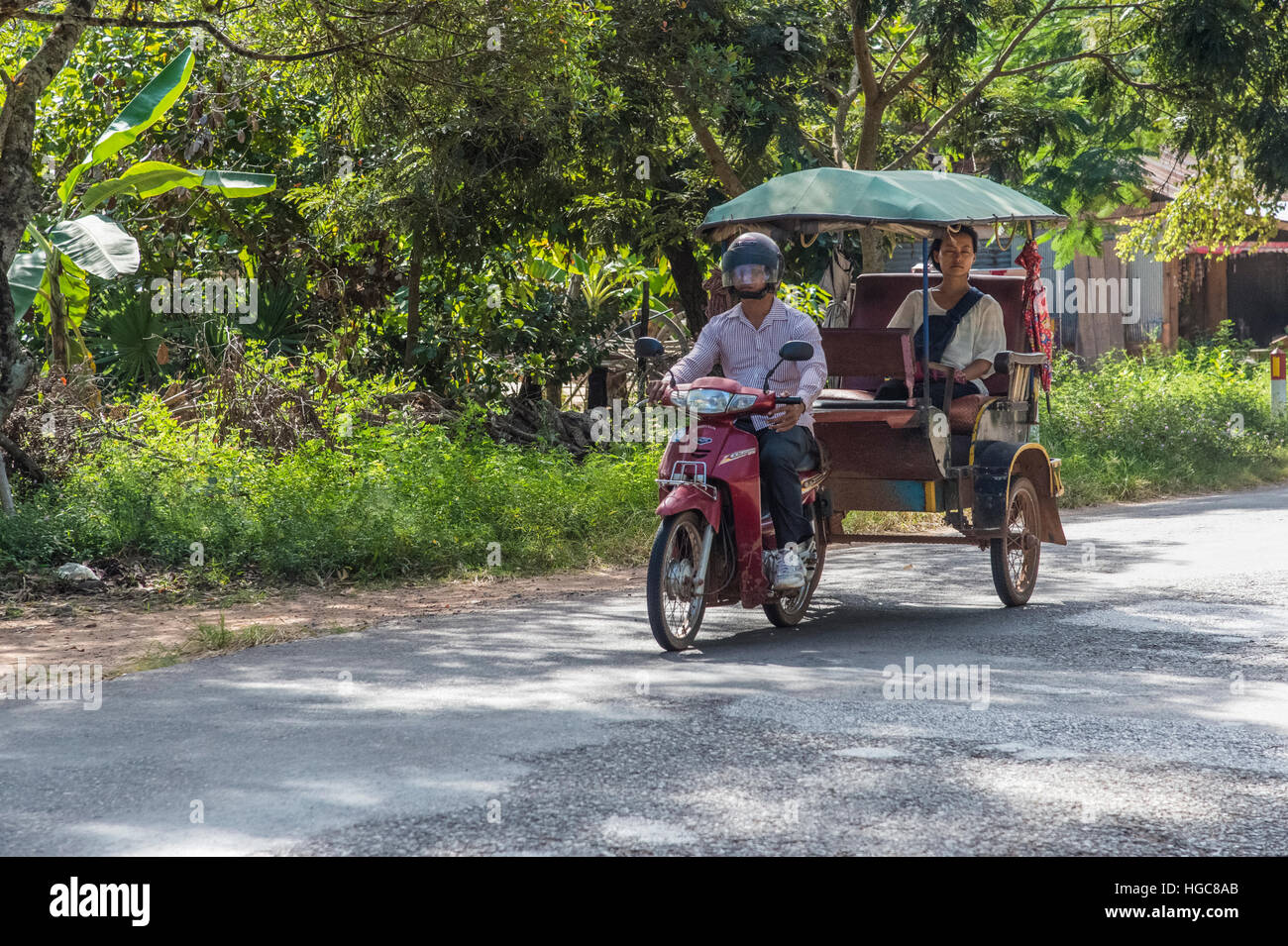 La vie rurale cambodgienne près de Siem Reap et l'ancienne ville d'Angkor rural Tuk-Tuk taxi service Banque D'Images