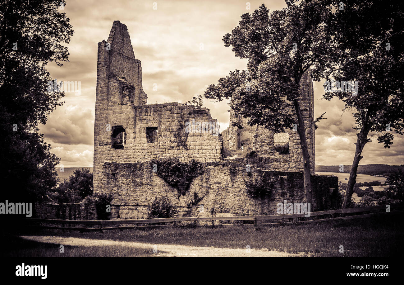 Une Ruine Chateau ruin Banque de photographies et d’images à haute résolution - Alamy
