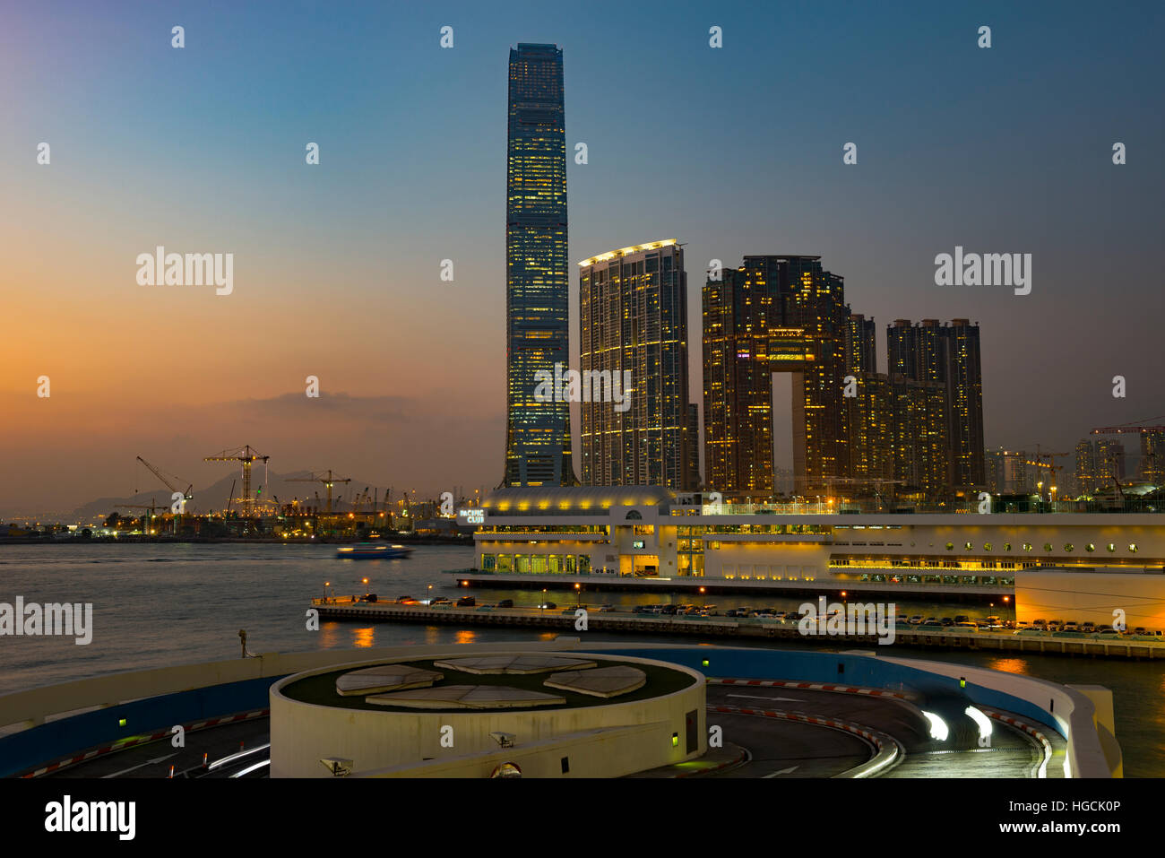 La nouvelle ville de Kowloon et de Hong Kong, le plus haut bâtiment de l'International commerce center ICC, Hong Kong, Chine. Banque D'Images