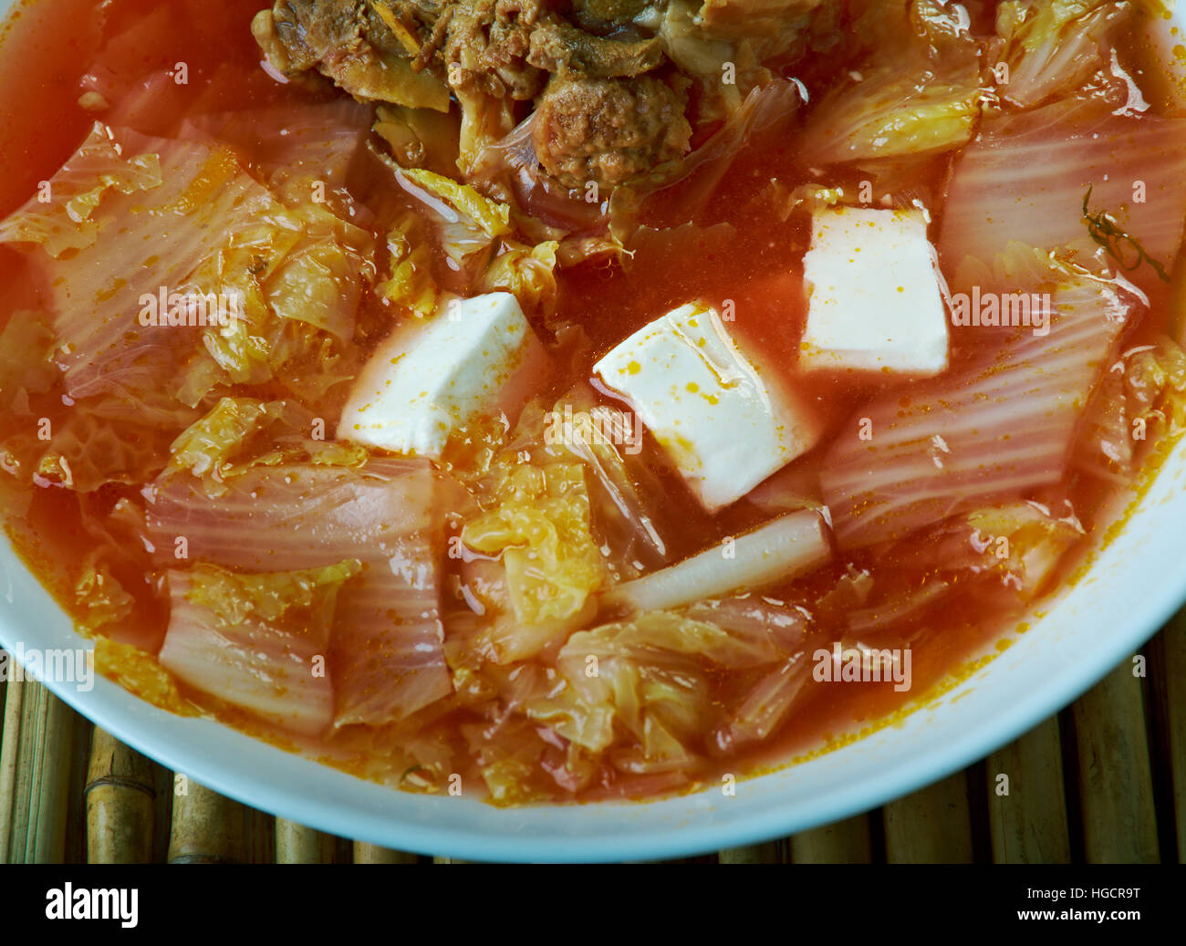 Soupe Kimchi Coréen - soupe de germes de soja avec du kimchi. Banque D'Images