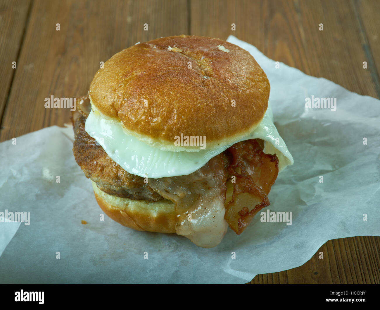 Luther Burger - hamburger ou cheeseburger avec un ou plusieurs des beignes glacés à la place du pain. Banque D'Images