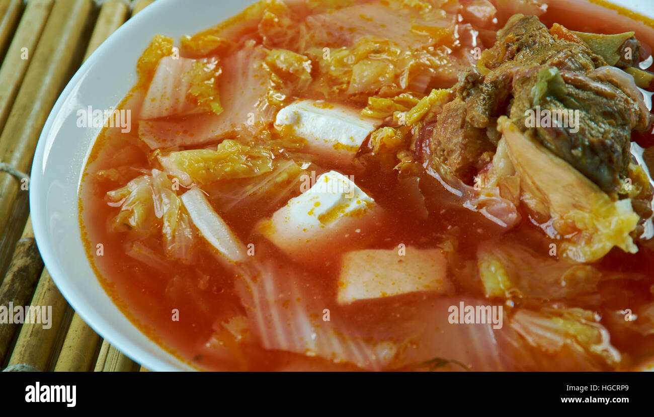 Soupe Kimchi Coréen - soupe de germes de soja avec du kimchi. Banque D'Images
