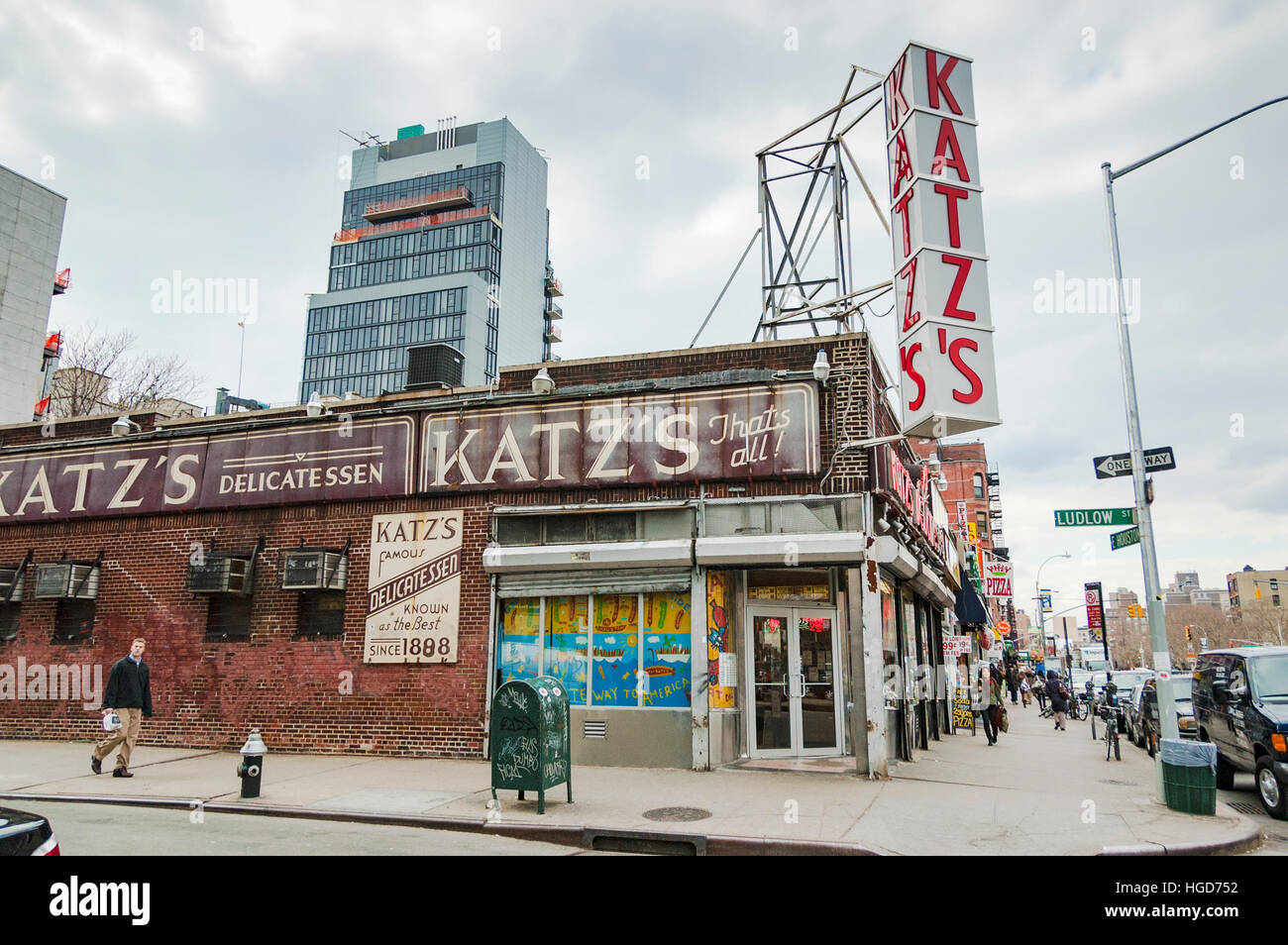 Katz's Delicatessen storefront dans Lower East Side de Manhattan, New York. Banque D'Images