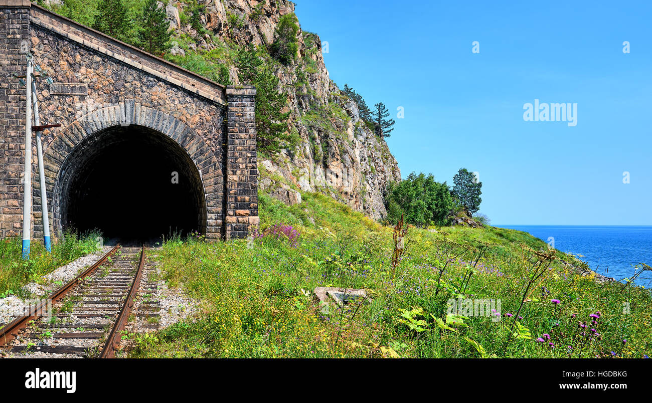 Circum-Baikal de fer. Arch gallery numéro de tunnel 18-bis-3 'Kirkerey' du côté ouest. Région d'Irkoutsk . La Russie Banque D'Images