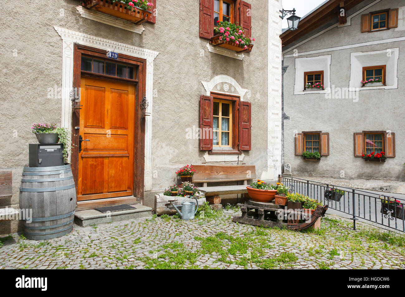 Maison de pierre traditionnelle à Bergün, Grisons, Suisse Banque D'Images