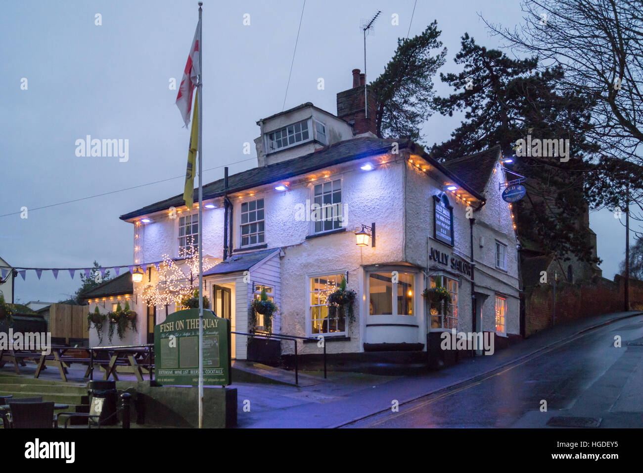 Jolly Sailor pub à l'extérieur nuit, l'Hythe, Maldon, Essex, Angleterre Banque D'Images