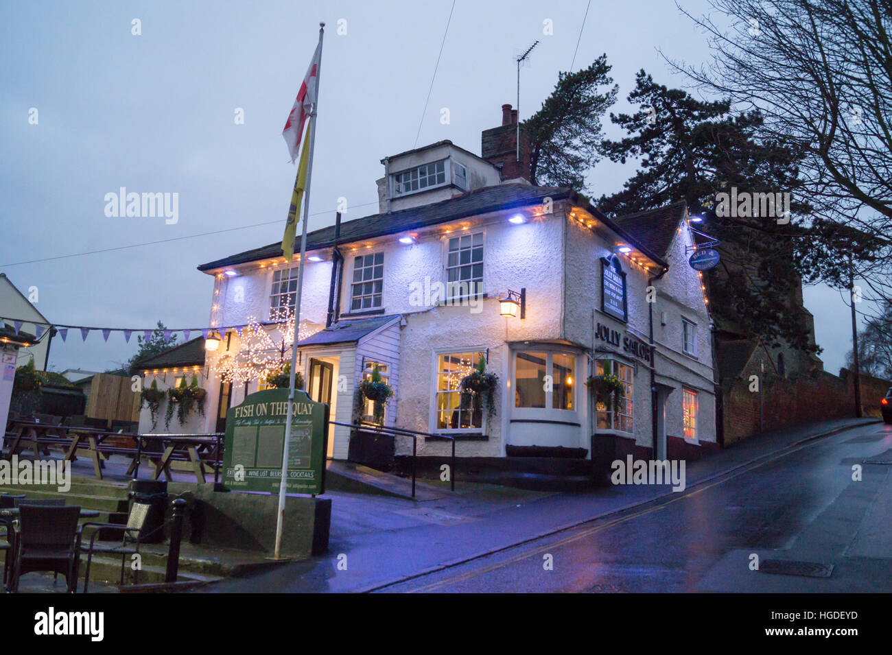 Jolly Sailor extérieur pub au crépuscule, la Hythe, Maldon, Essex, Angleterre Banque D'Images