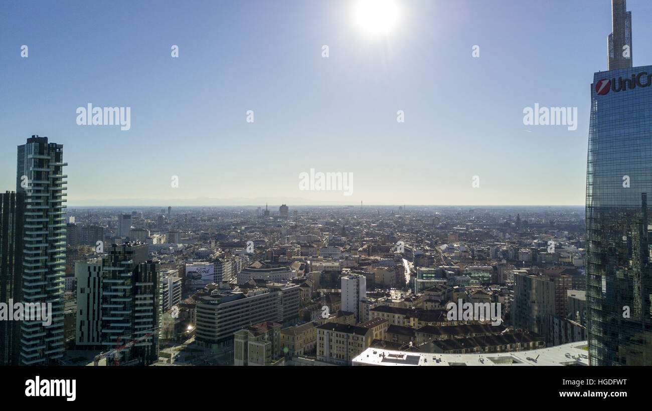 Vue aérienne d'Unicredit Tower et Solaria Tower, Milan, Italie. Banque D'Images