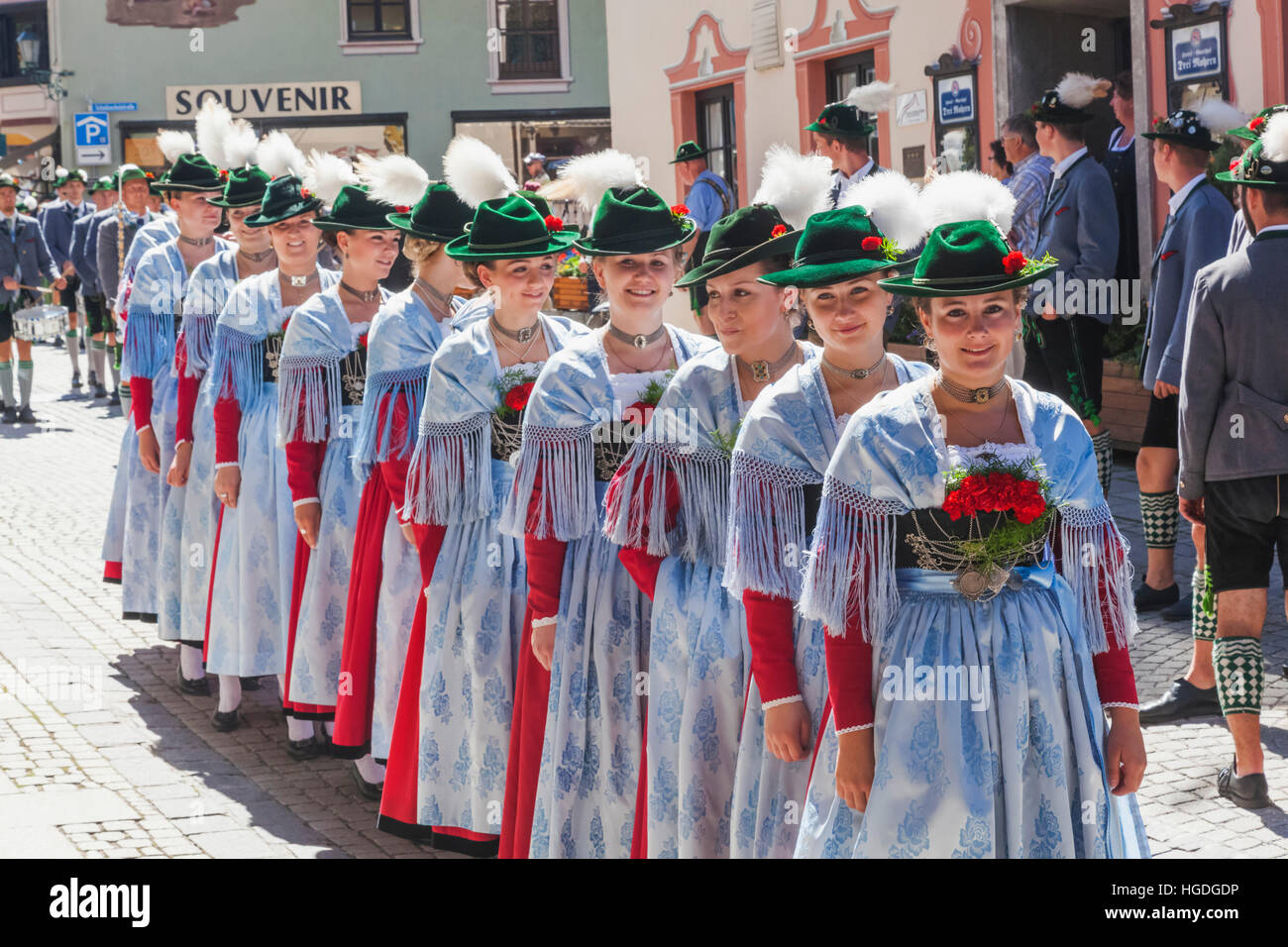 Germany, Bavaria, Munich, festival bavarois, les filles en costume traditionnel Banque D'Images