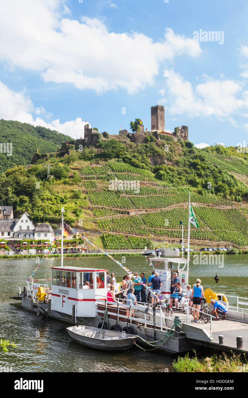 Allemagne, Rhénanie-Palatinat, Moselle, Château Metternich et Ferry Banque D'Images