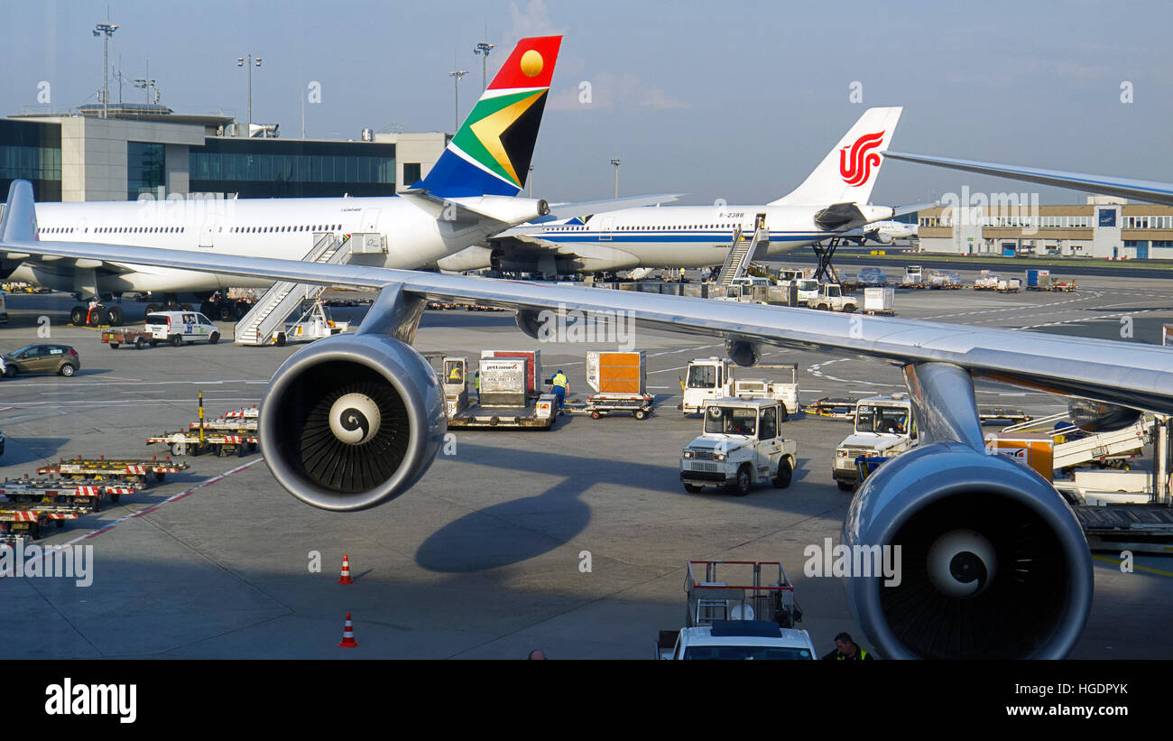 Des avions à l'aéroport de Francfort Allemagne Banque D'Images