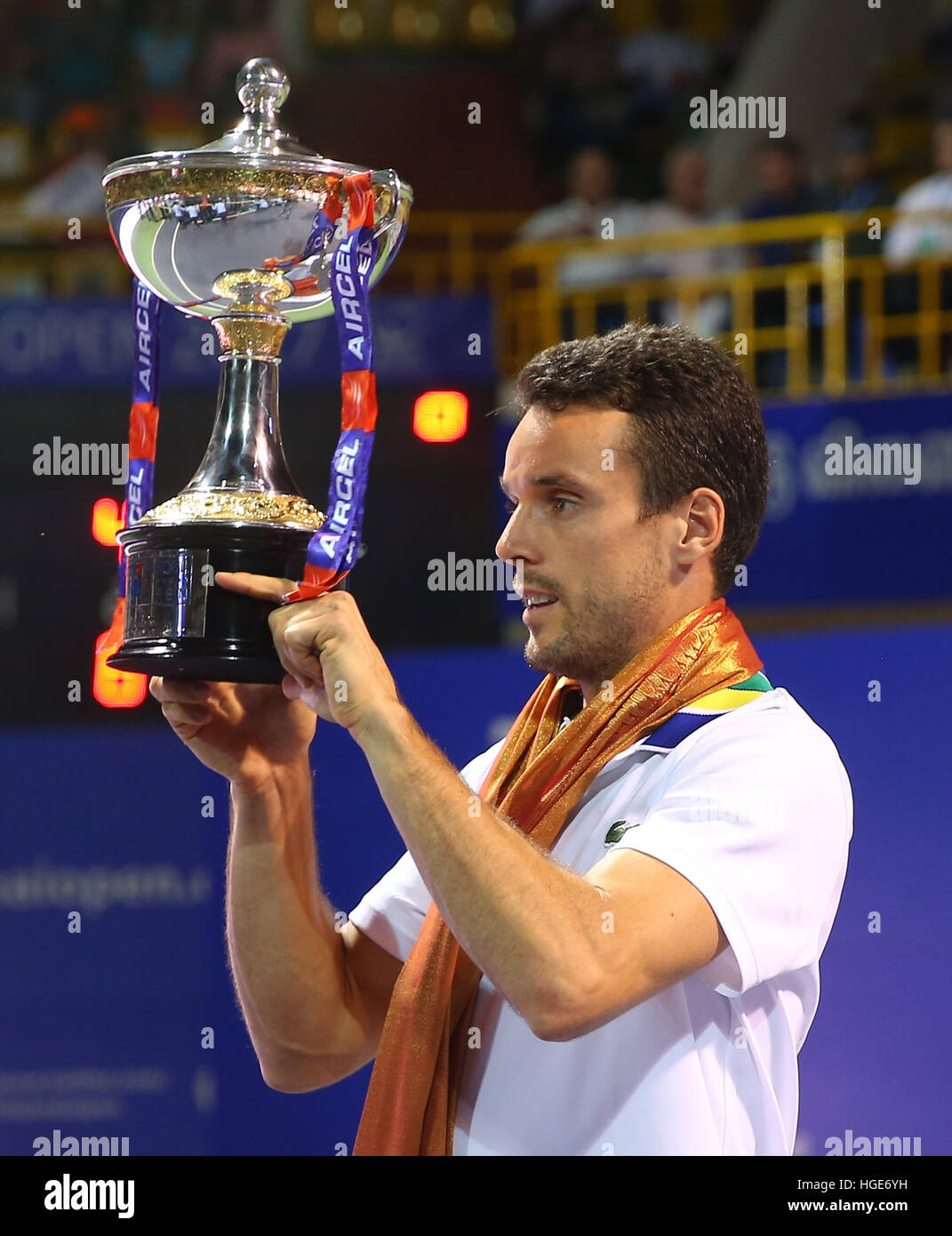 Chennai, Inde. 8 Janvier 2017 : Open de Chennai : Roberto BAUTISTA AGUT (ESP) pose avec le trophée après avoir battu son adversaire Daniil MEDVEDEV (RUS) par 6-3 6-4.,à Chennai le 8 Jan 2017 et est devenu l'AIRCEL Chennai OPEN CHAMPION DE 2017. Crédit : Philippe SUKUMAR/Alamy Live News Banque D'Images