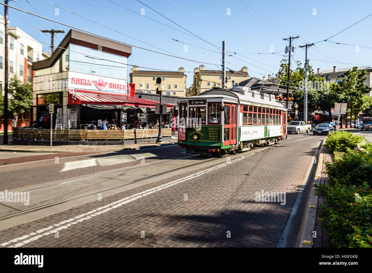 Le Dragon vert M-Lines vintage trolley, McKinney Avenue, Dallas, Texas Banque D'Images