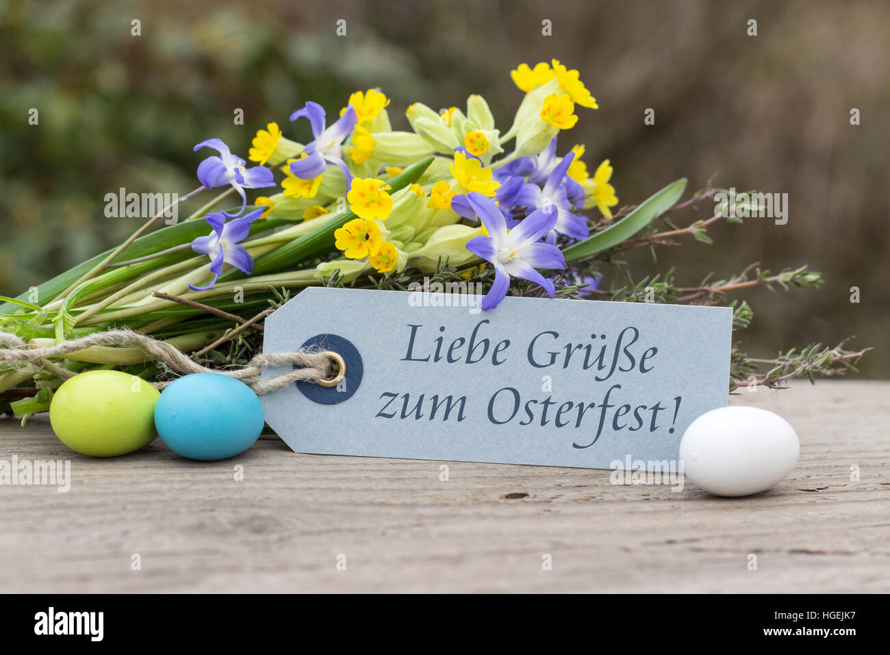 Carte de vœux en langue allemande pour Pâques avec le texte cordialement pour Pâques Banque D'Images