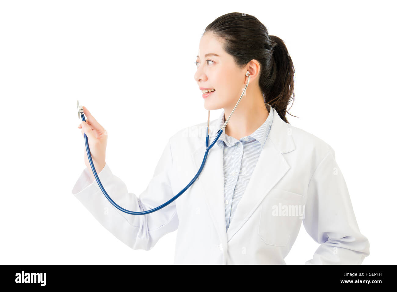 Femme asiatique réussie utilisation médecin stéthoscope pour l'auscultation. isolé sur fond blanc. concept de la médecine et de la santé Banque D'Images Femme asiatique réussie utilisation médecin stéthoscope pour l'auscultation. isolé sur fond blanc. concept de la médecine et de la santé Banque D'Images