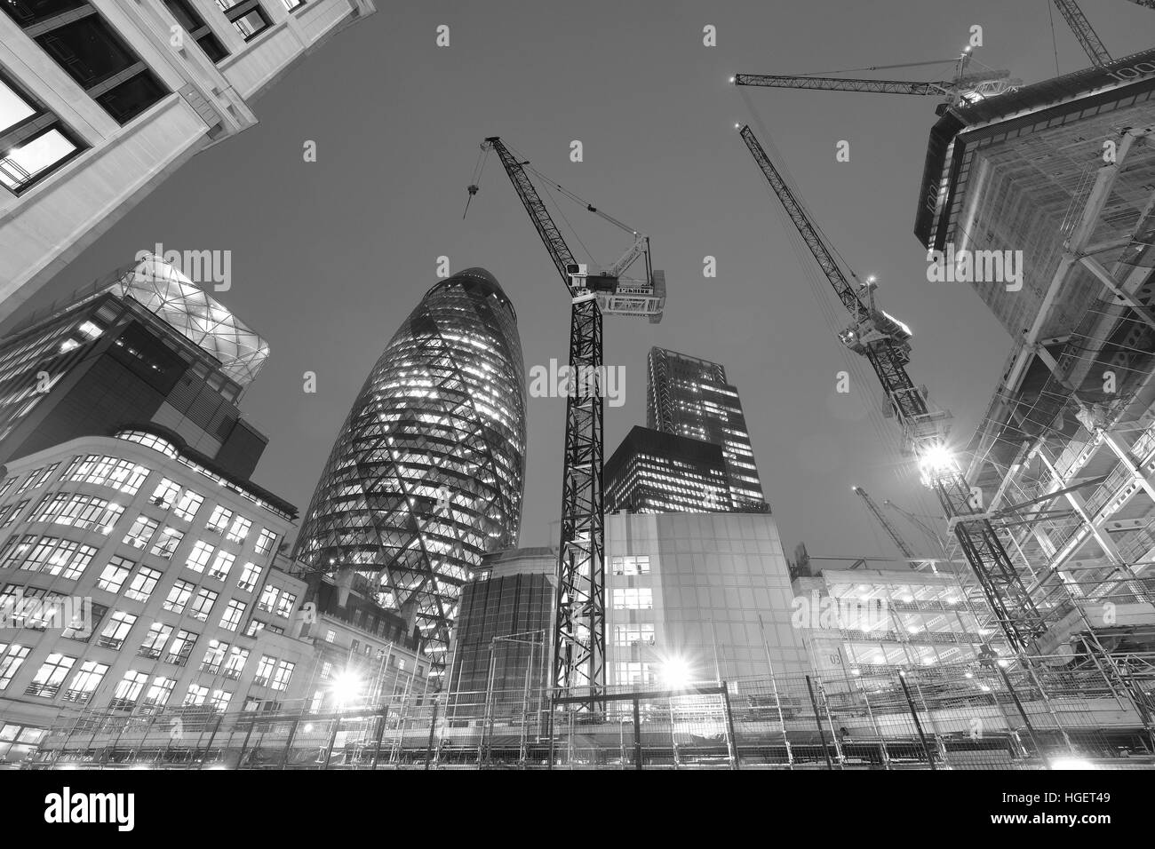 London Gherkin dans la nuit Banque D'Images