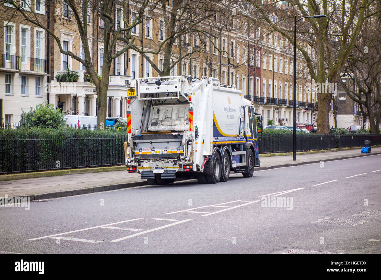 Arrière d'un camion benne sur Sussex Gardens, London, UK Banque D'Images