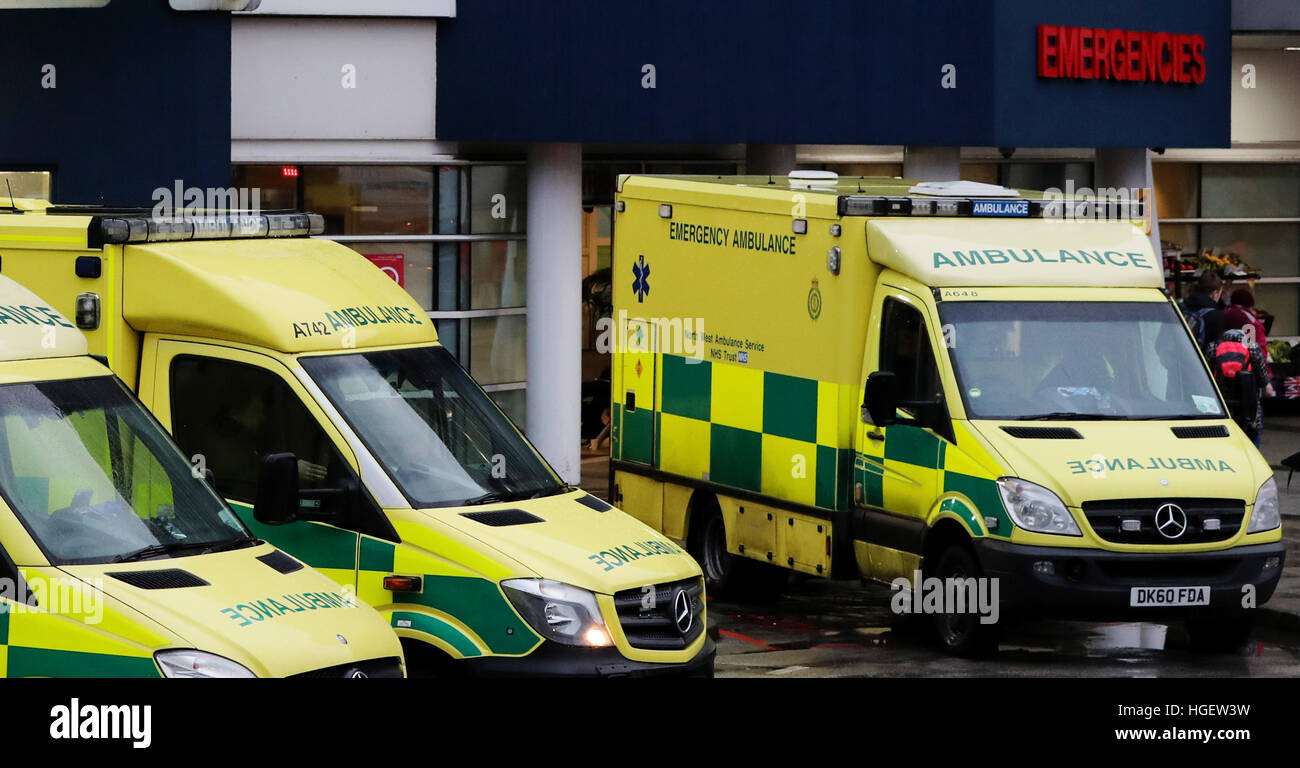 Ambulances à l'extérieur de l'accident et d'urgence de l'Royal Liverpool University Hospital. Banque D'Images