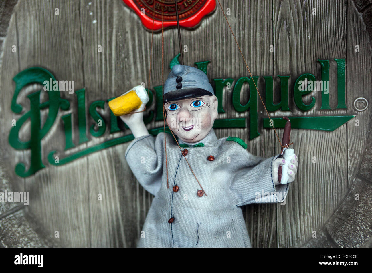 Figure du logo de la bière tchèque Pilsner Urquell, Prague, République tchèque Banque D'Images