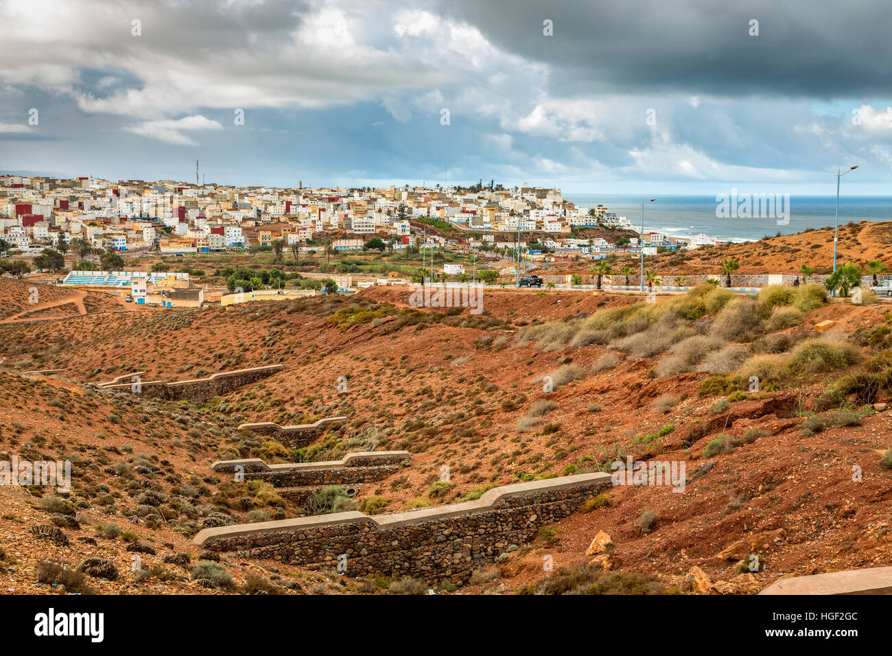 Au cours de défense contre les inondations du Sidi Ifni sur la côte atlantique du Maroc. Banque D'Images