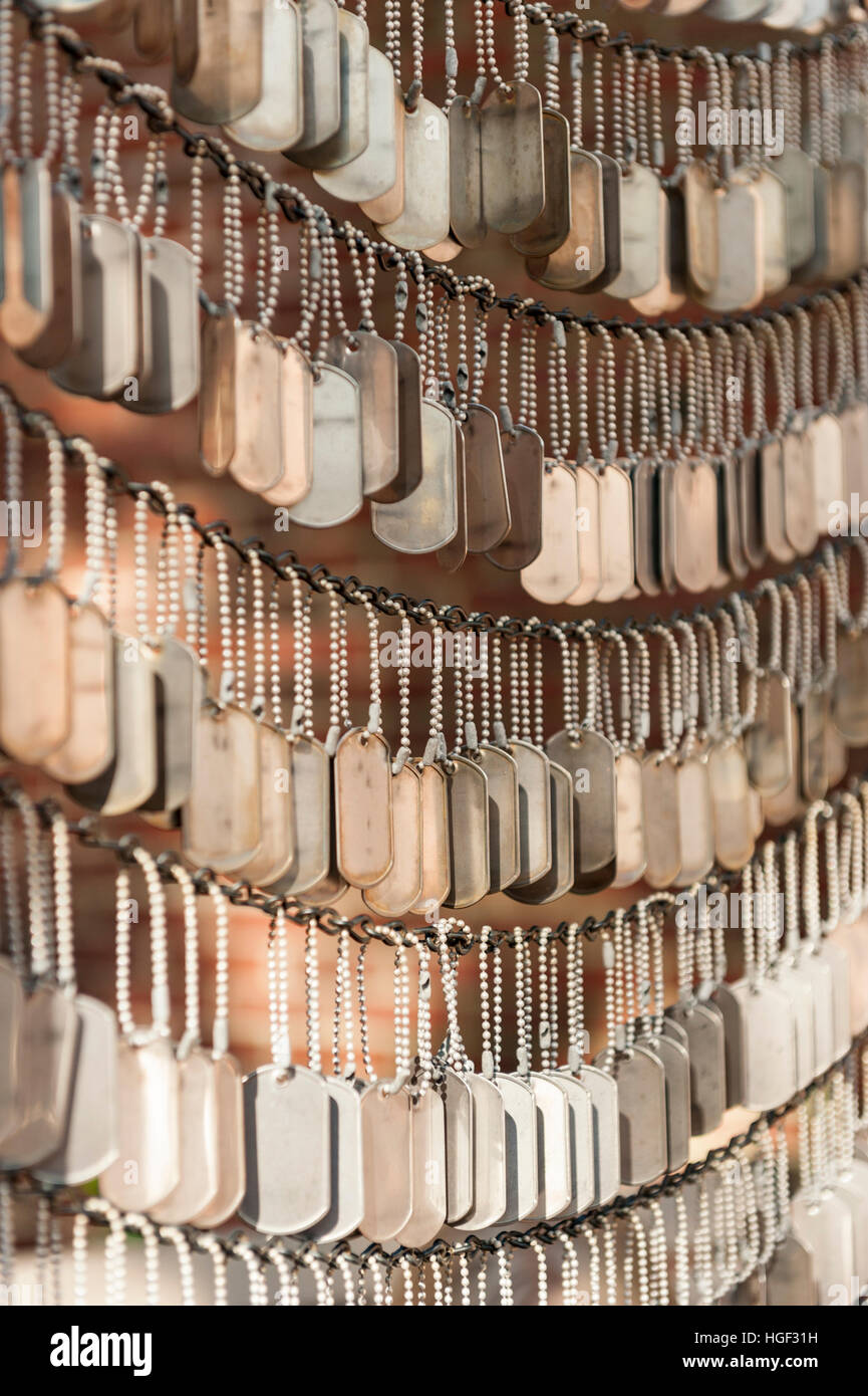 Étiquettes de chien, étiquettes d'identification militaire dans un mémorial pour le personnel militaire tombé pendant les guerres d'Irak et d'Afghanistan, Boston, ma, États-Unis. Banque D'Images