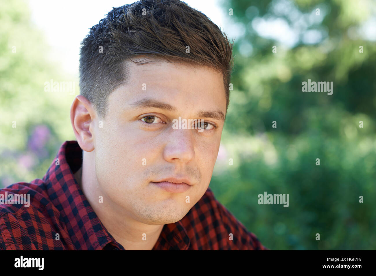 Head and shoulders Portrait de l'homme concernés Banque D'Images