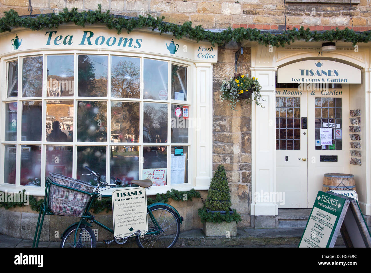 Salons de thé anglais traditionnel shop dans le village de Broadway, Cotswolds, Angleterre Banque D'Images