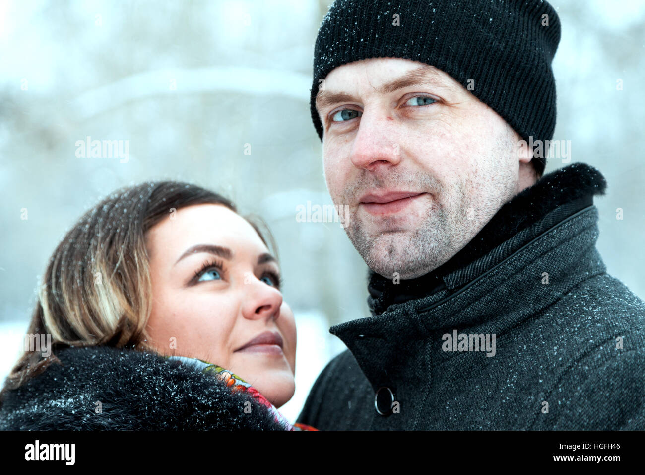 Couple resting in park Banque D'Images