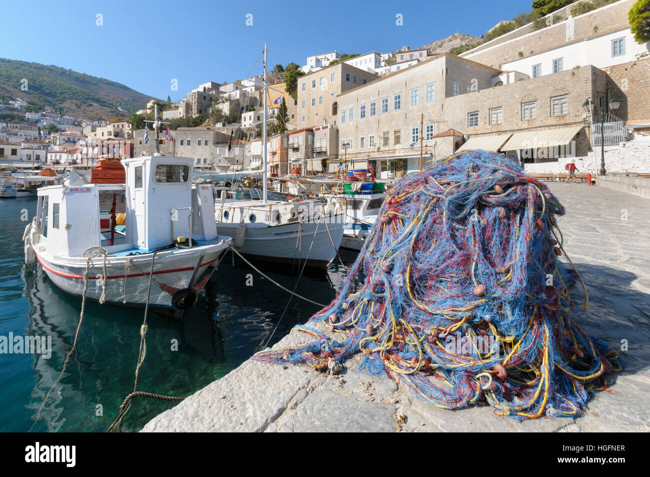 Les bateaux de pêche amarrés dans le port d'Hydra, Hydra, îles saroniques, Grèce Banque D'Images