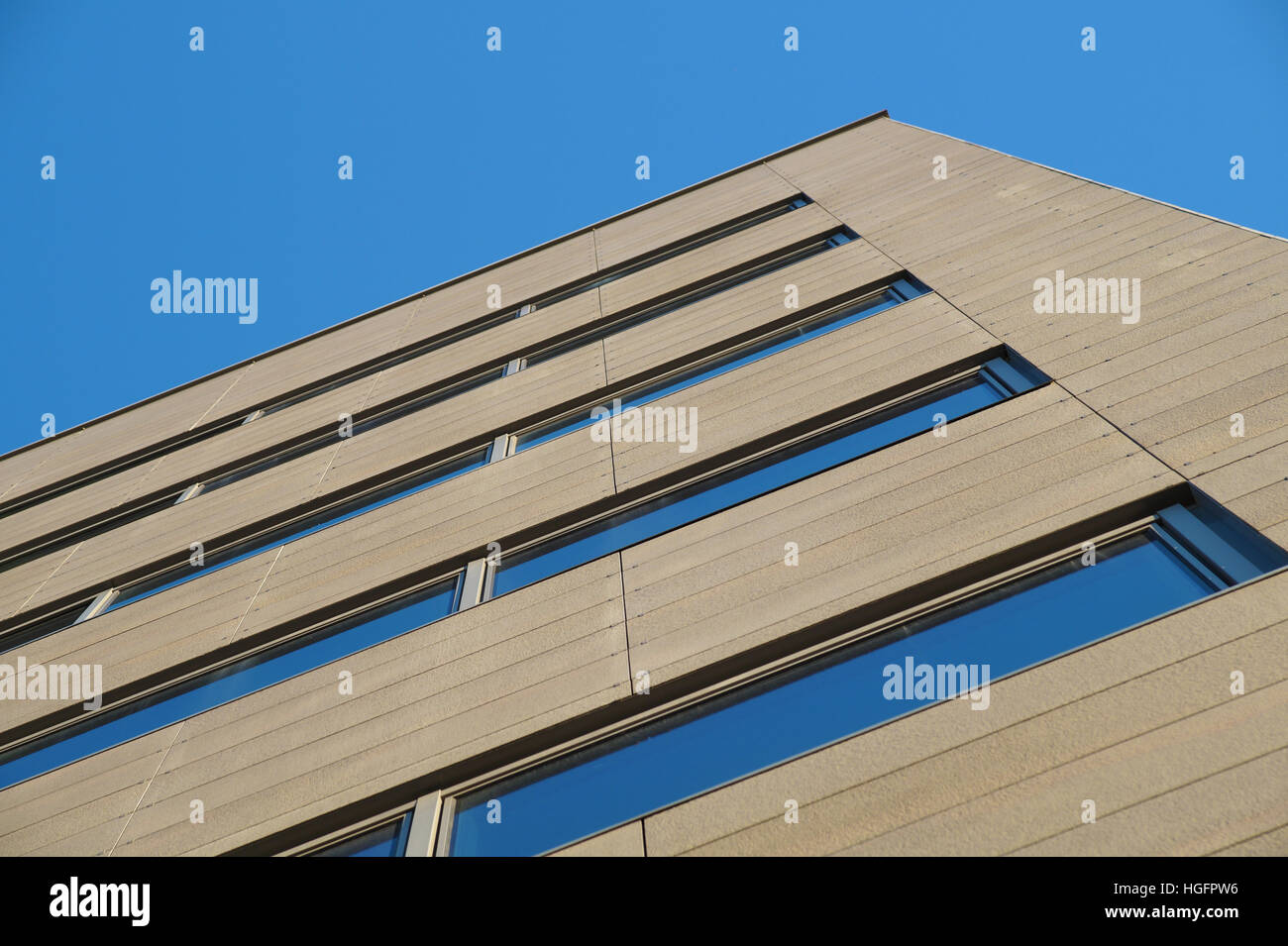 Fenêtres d'un bâtiment abandonné avec vue brouillée Banque D'Images