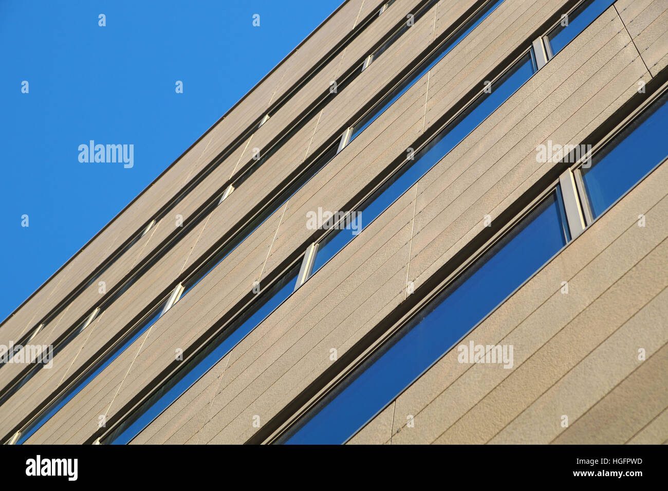 Fenêtres d'un bâtiment abandonné avec vue brouillée Banque D'Images
