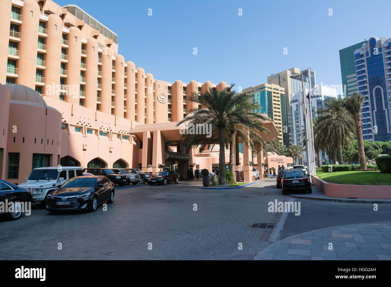 ABU DHABI, EMIRATS ARABES UNIS - décembre 4, 2016 : Sheraton Abu Dhabi Hotel & Resort est un complexe hôtelier 5 étoiles à Abu Dhabi. Banque D'Images