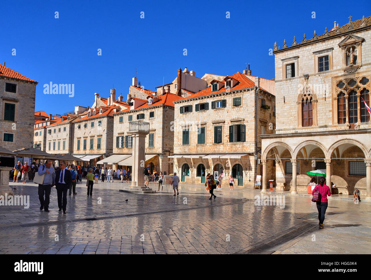 Placa / - Stradun, la rue principale de la vieille ville fortifiée de Dubrovnik. Banque D'Images