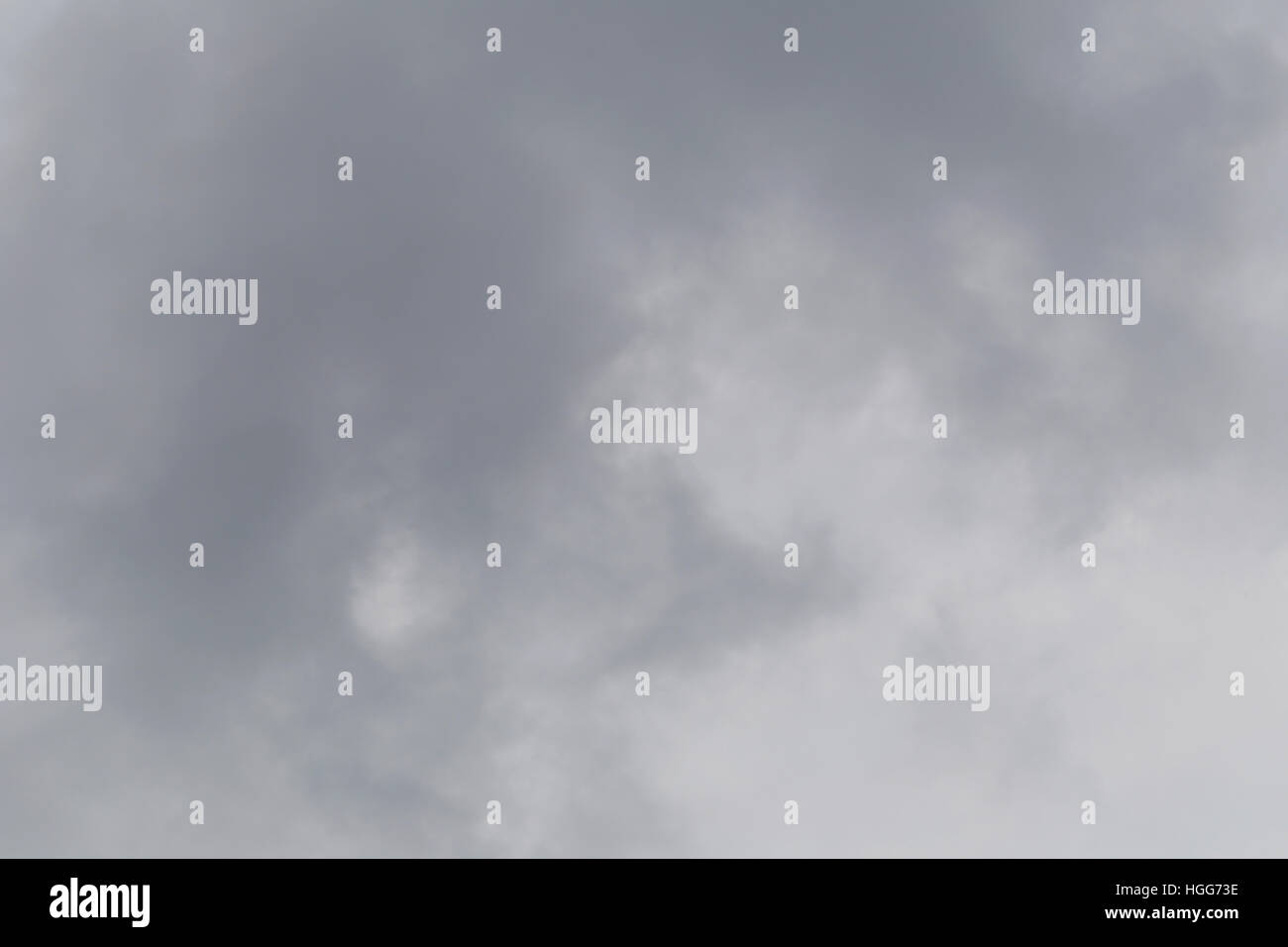 Des nuages de pluie qui se forment dans le ciel dans le concept des changements climatiques,mauvais temps dans la journée. Banque D'Images