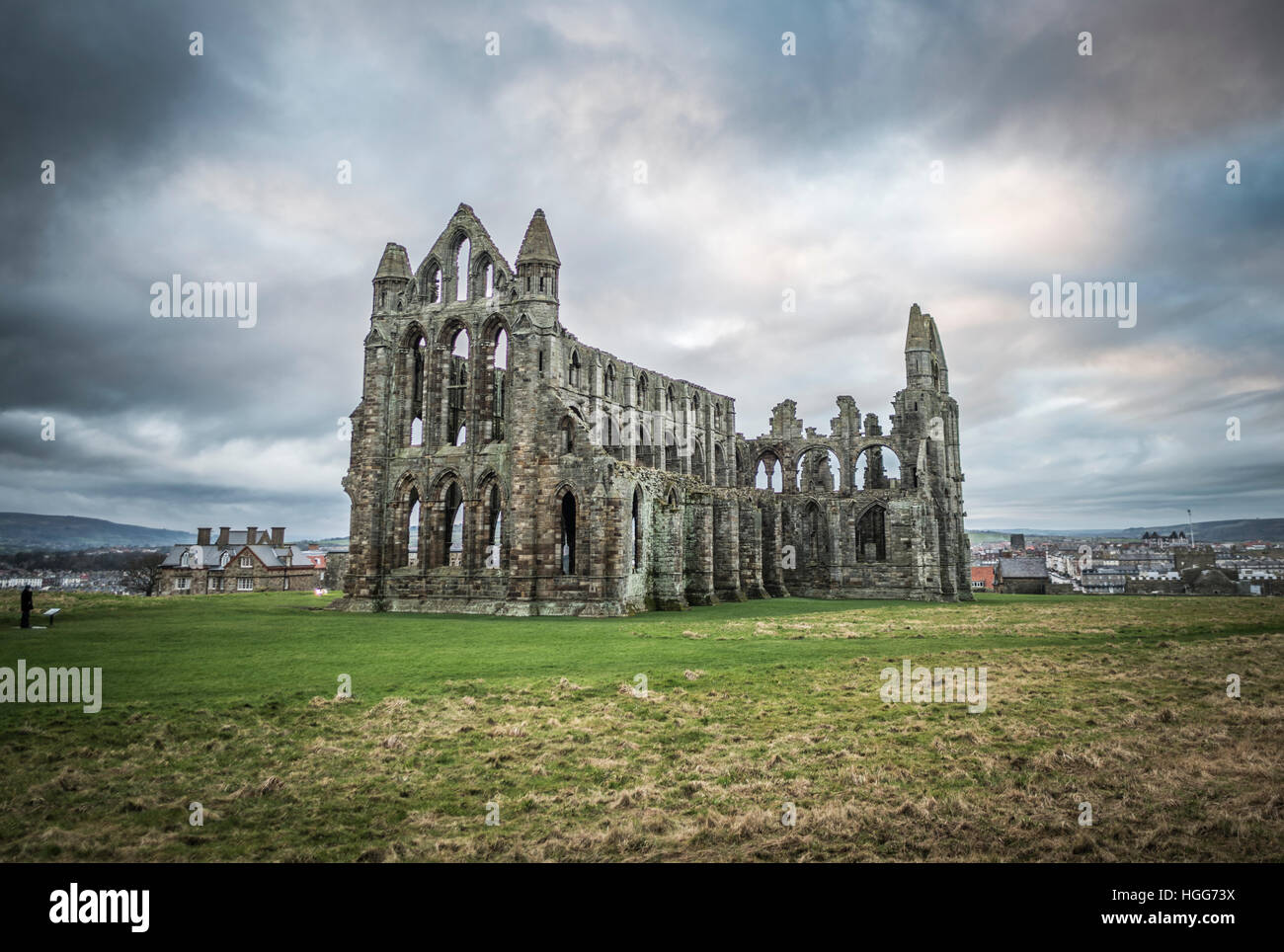 La magnifique ville historique de Whitby, North Yorkshire, avec ses nombreuses rues pavées, l'abbaye de Whitby et étonnante de l'histoire et l'architecture Banque D'Images