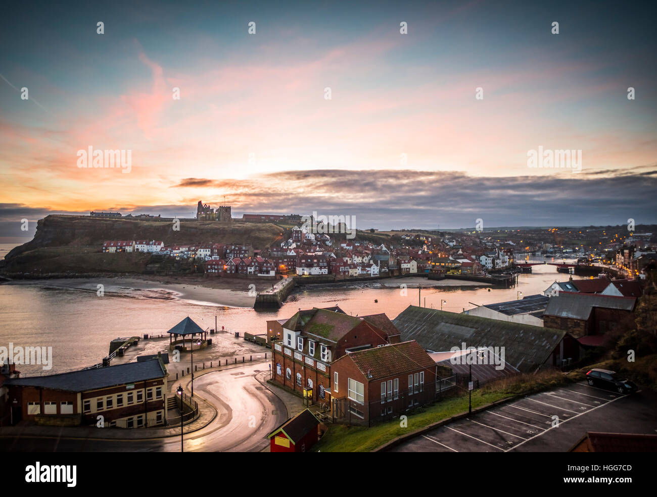 La magnifique ville historique de Whitby, North Yorkshire, avec ses nombreuses rues pavées, l'abbaye de Whitby et étonnante de l'histoire et l'architecture Banque D'Images