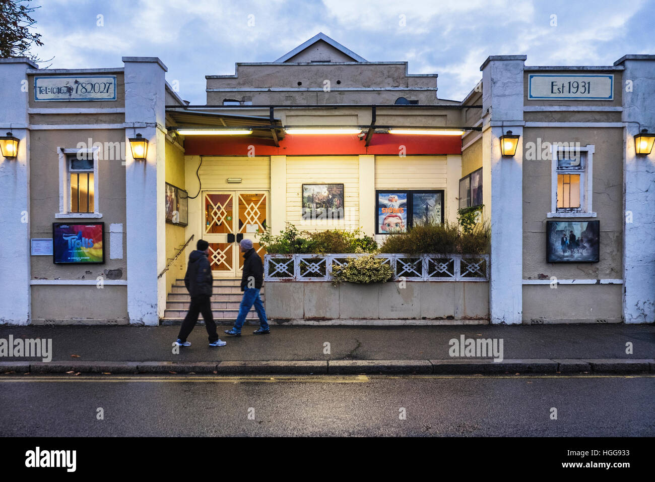 Burnham on Crouch, Essex, Angleterre. Le cinéma en vieil anglais typique immeuble sur le village High Street. Banque D'Images