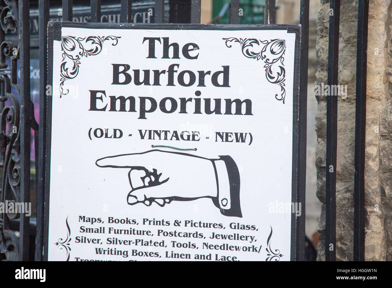Emporium Burford vintage store dans le village de Burford Cotswolds,, Oxfordshire, Angleterre Banque D'Images