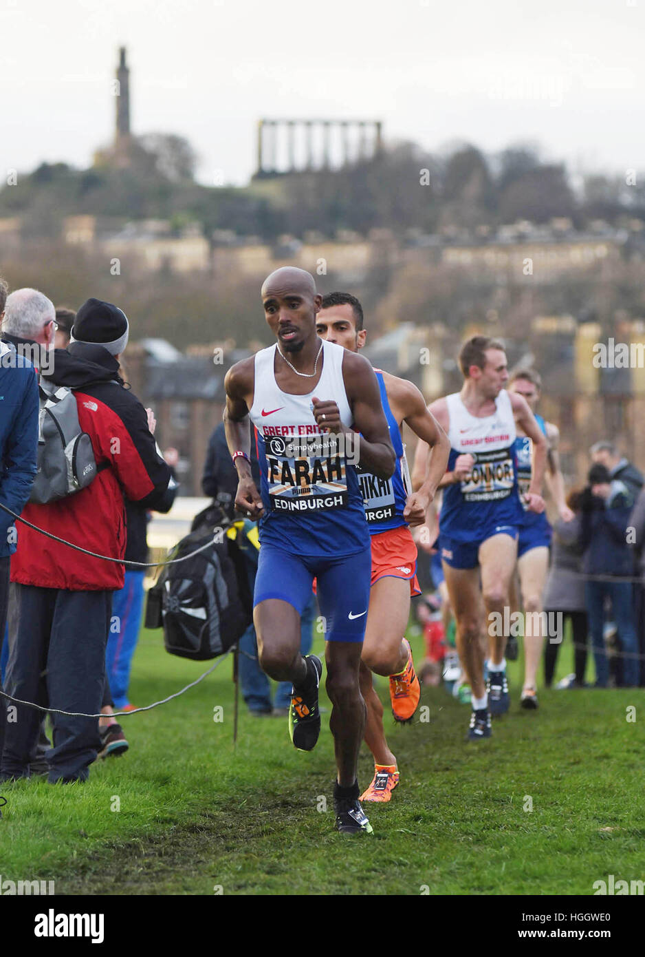 Sir Mo Farah exécutant le grand Hiver 2017 Edinburgh Holyrood Park, à Édimbourg. Terminant septième dans le 8km de course. Banque D'Images